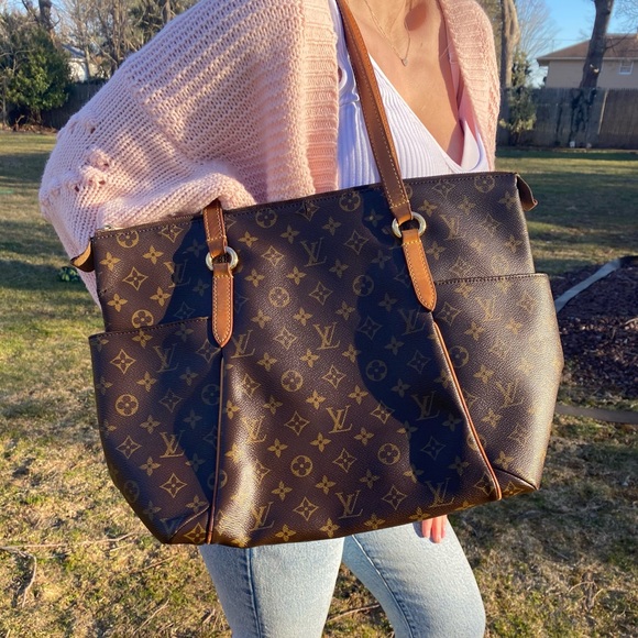 Louis Vuitton Handbags - Louis Vuitton Totally Monogram Tote DISCONTINUED